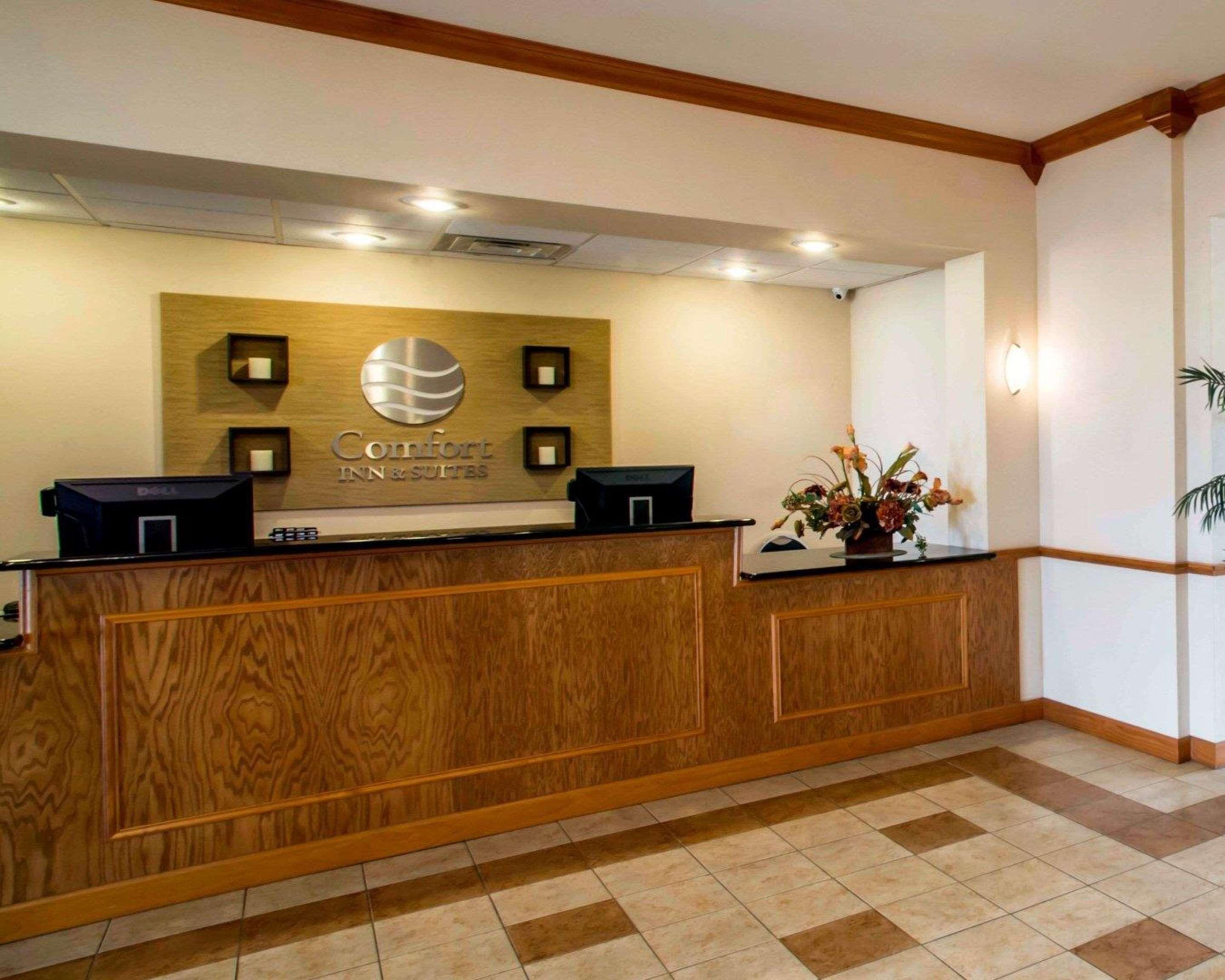 Comfort Inn & Suites Greenville I-70 Exterior foto