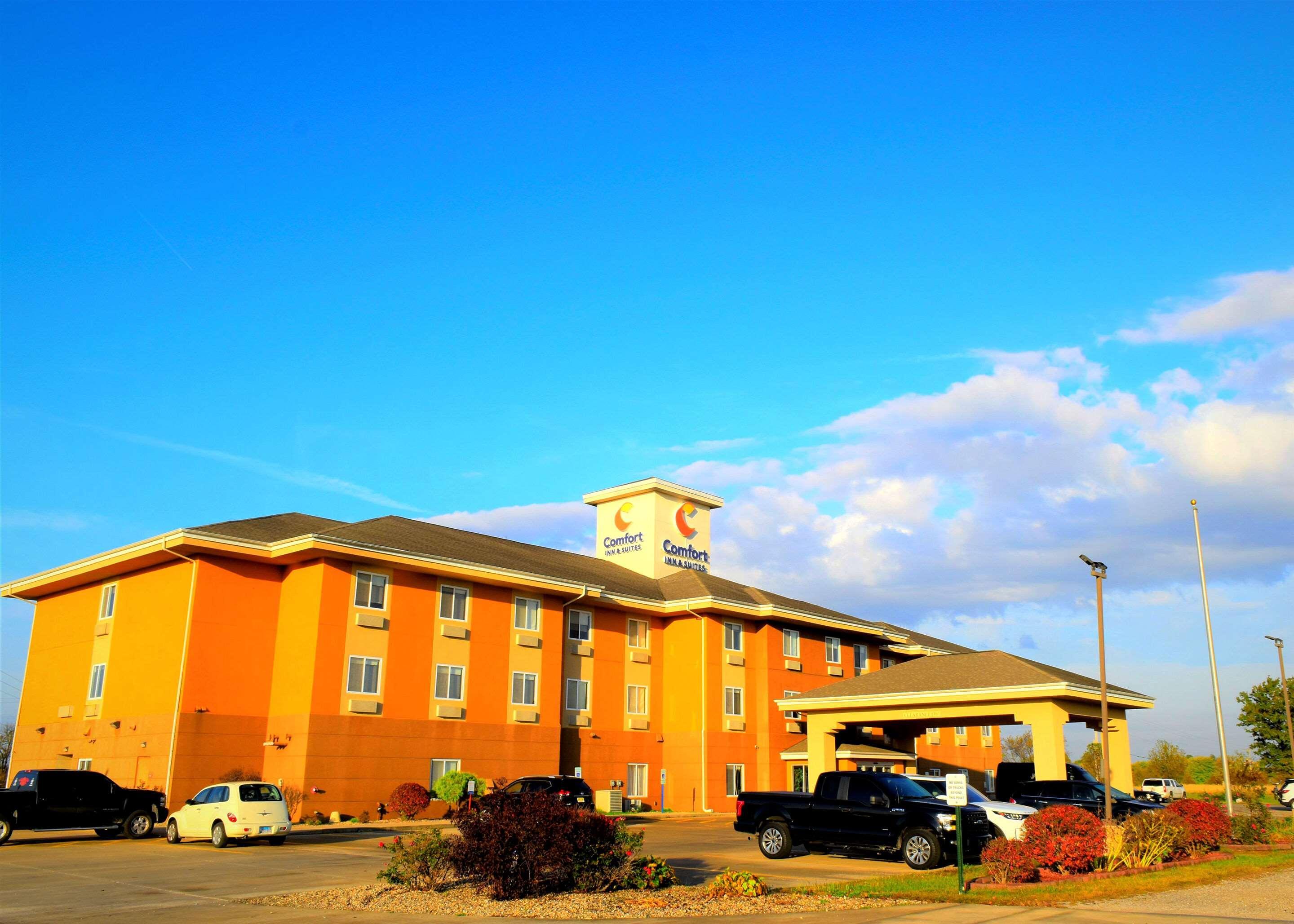Comfort Inn & Suites Greenville I-70 Exterior foto